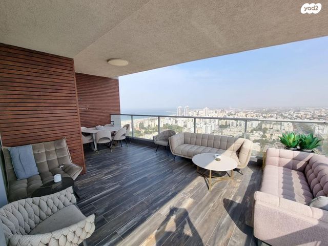 שדרות ירושלים 14