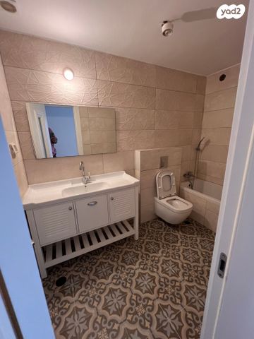 דירה, הדולפין, עג'מי, גבעת העליה, תל אביב יפו