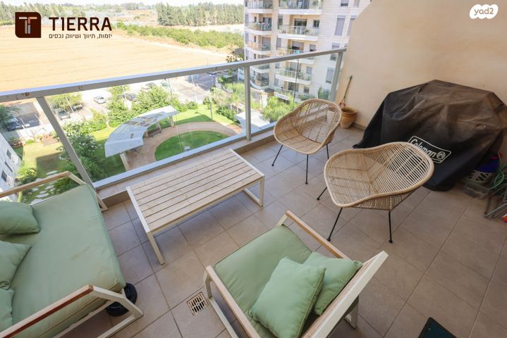 דירה, רמת אמיר, קדימה צורן