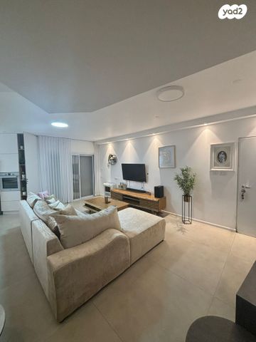 דירת גן, מיכאל אשבל, נווה זאב, נאות אילן, באר שבע