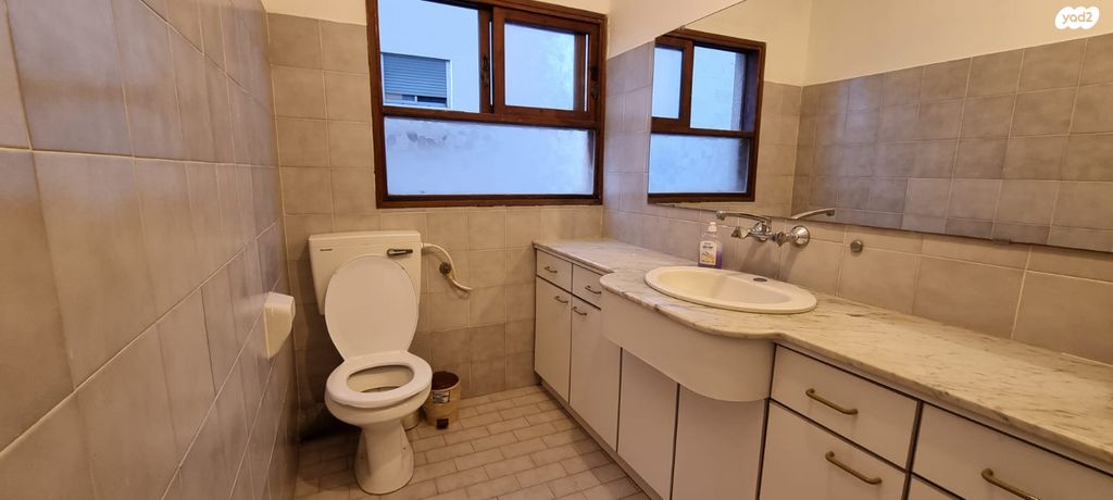 דירה, אחד העם, הרצליה