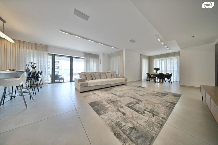 ניסים אלוני 