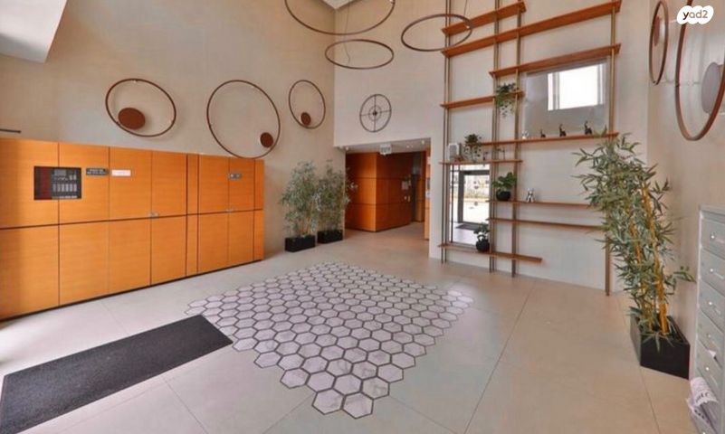 דירה, אהוד מנור, נאות אפק, אפקה, קרית ביאליק