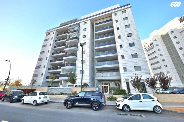 דירה, אהוד מנור, נאות אפק, אפקה, קרית ביאליק