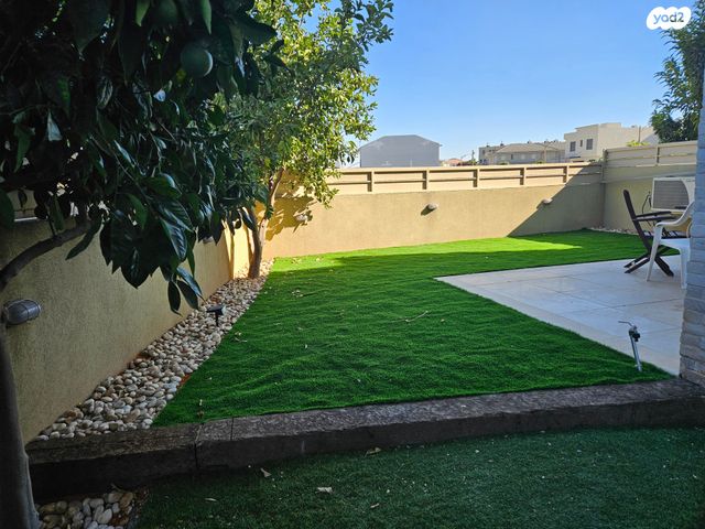 דו משפחתי, בר לב, מזכרת בתיה