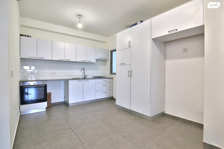 דירה, אהוד מנור, נאות אפק, אפקה, קרית ביאליק