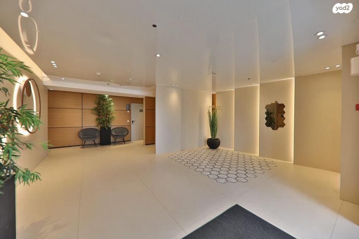 דירה, אהוד מנור, נאות אפק, אפקה, קרית ביאליק