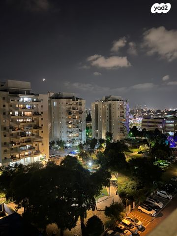 גג/ פנטהאוז, נעורים, ראשון לציון