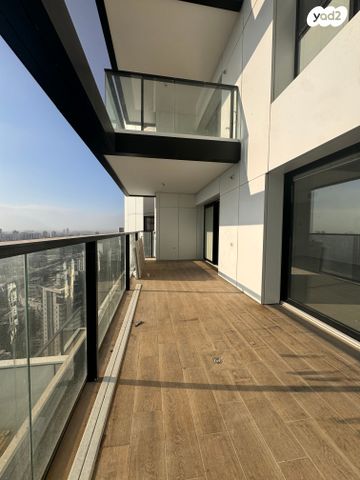 גג/ פנטהאוז, אריאל שרון 10, סיטי, גבעתיים