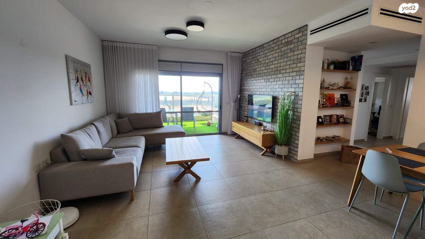 דירה, רמת אמיר, קדימה צורן