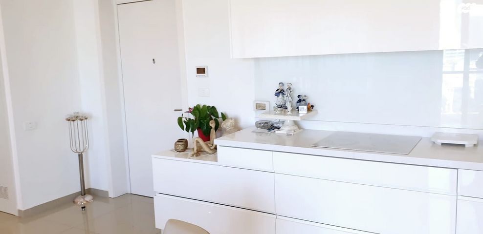 דירה, ניסים אלוני, צמרות איילון, פארק צמרת, תל אביב יפו