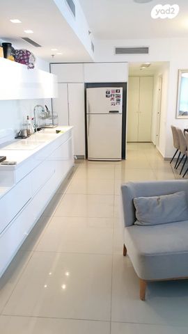 ניסים אלוני 