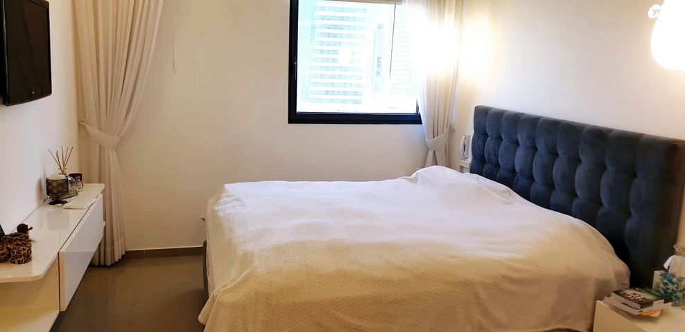 דירה, ניסים אלוני, צמרות איילון, פארק צמרת, תל אביב יפו