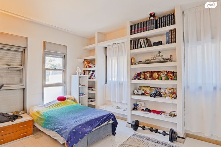 דו משפחתי, המעוף, קיסריה