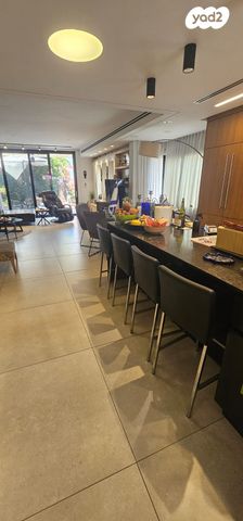 בית פרטי/ קוטג', אח"י מזנק, שער הים, ראשון לציון