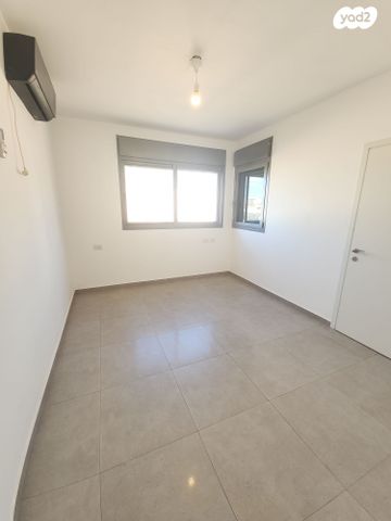 דירה, כלנית, הפרחים, חריש