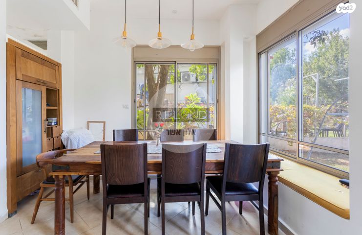 בית פרטי/ קוטג', אומץ, אומץ