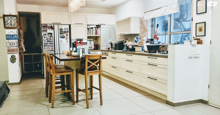 דו משפחתי, אורנית