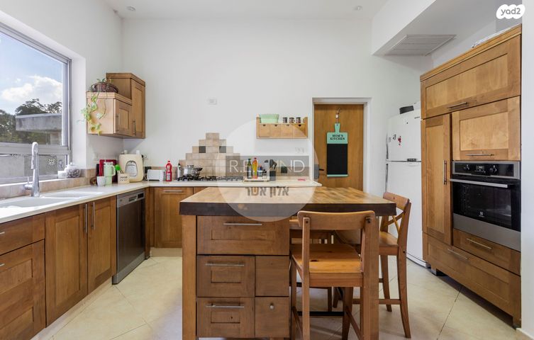 בית פרטי/ קוטג', אומץ, אומץ