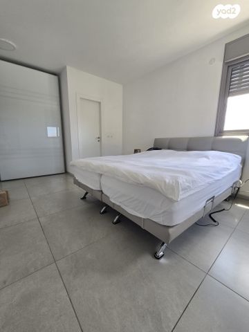 גג/ פנטהאוז, הפרחים, חריש