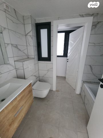 דירה, לוטם, הפרחים, חריש