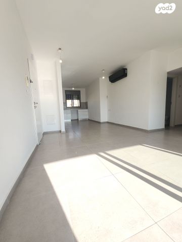 דירה, כלנית, הפרחים, חריש