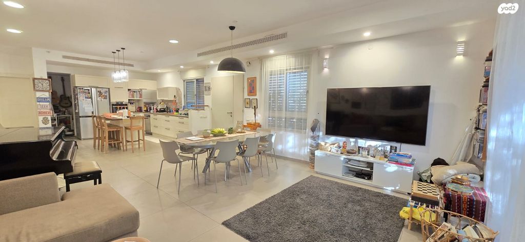 דו משפחתי, אורנית