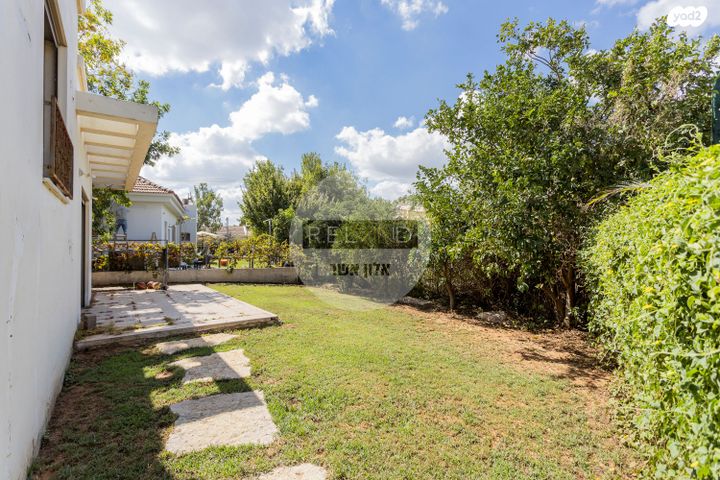 בית פרטי/ קוטג', אומץ, אומץ