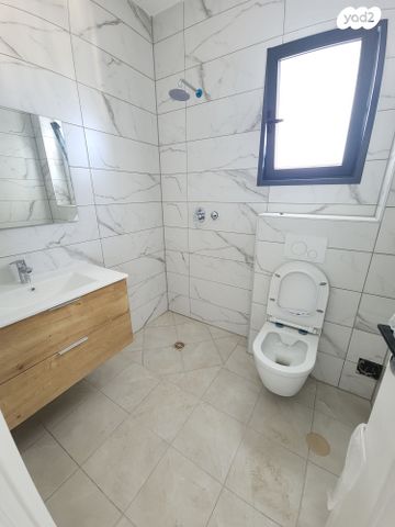 דירה, לוטם, הפרחים, חריש