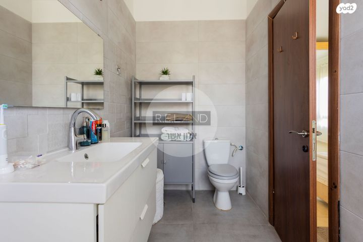 בית פרטי/ קוטג', אומץ, אומץ