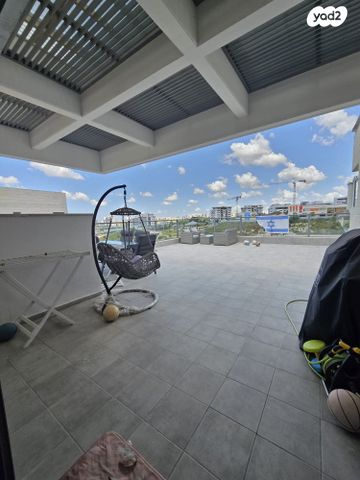 גג/ פנטהאוז, הפרחים, חריש