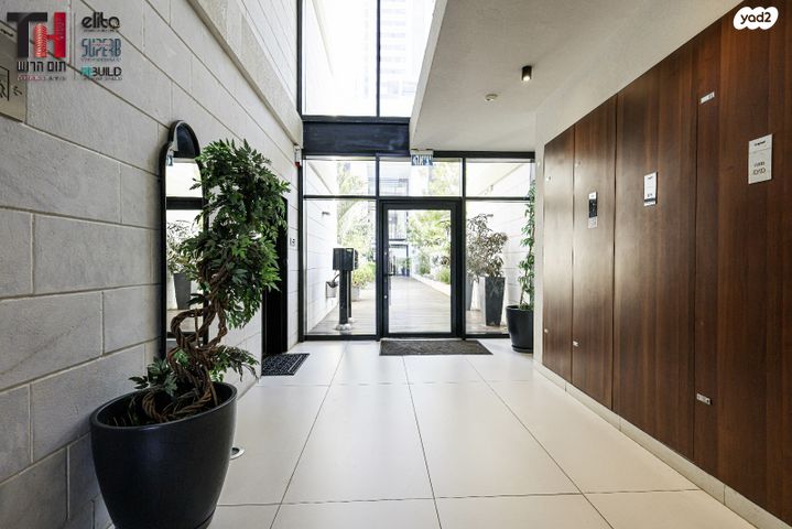 גג/ פנטהאוז, חיים בר לב, קרית קריניצי, רמת גן