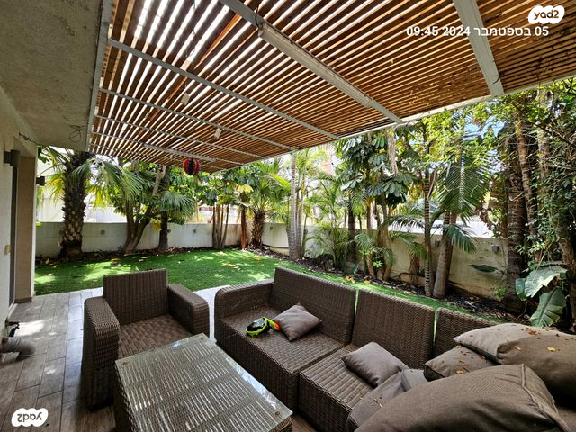 דו משפחתי, בית דגן