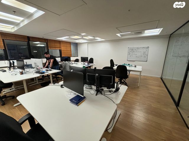 משרדים, יגאל אלון, נחלת יצחק, תל אביב יפו