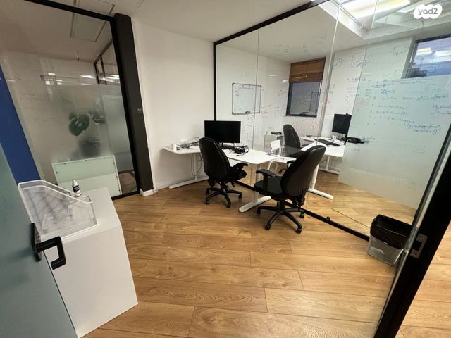 משרדים, יגאל אלון, נחלת יצחק, תל אביב יפו