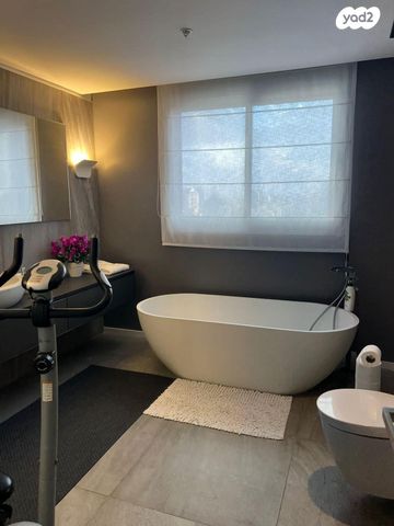 דירה, יוסף לפיד, גלי הים, נתניה