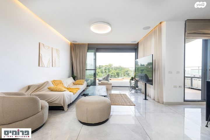 גג/ פנטהאוז, דרך כרמית 12, עין כרם, ירושלים