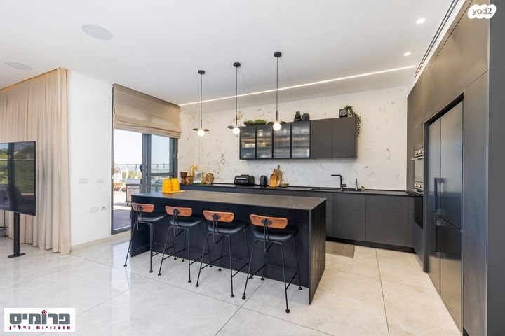 גג/ פנטהאוז, דרך כרמית 12, עין כרם, ירושלים