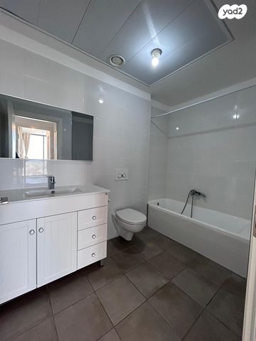 דירה, הרב ניסנבאום 37, בת ים