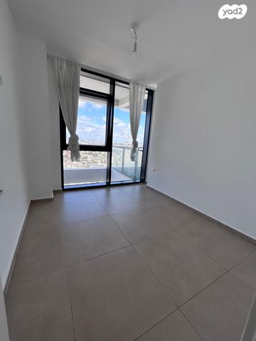 דירה, הרב ניסנבאום 37, בת ים