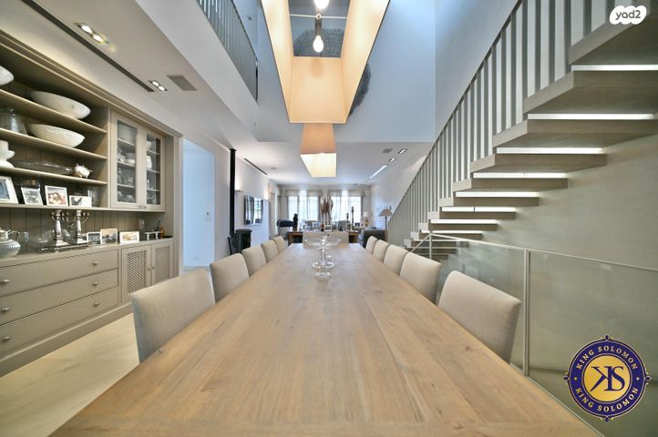 דו משפחתי, סביון