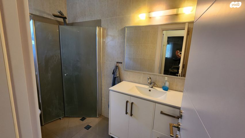 דו משפחתי, החרמון 7, רובע א', אריאל