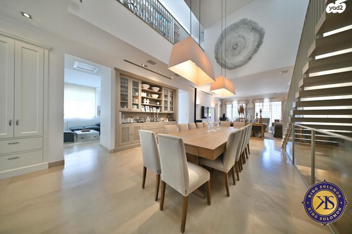 דו משפחתי, סביון