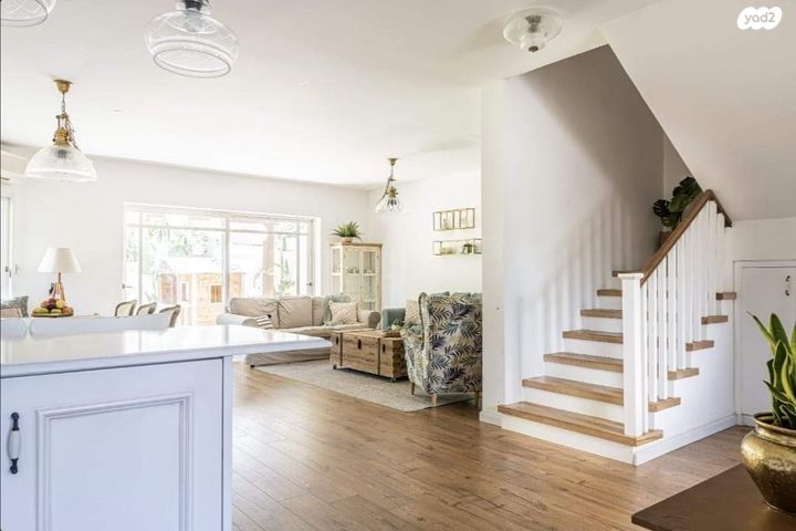 דו משפחתי, הצבר, פרדסיה