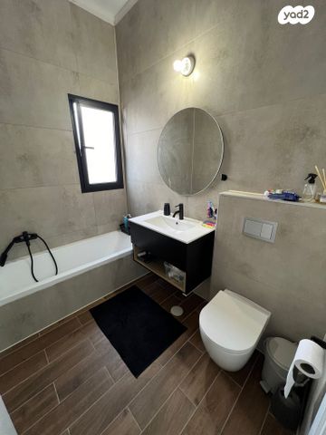 דירת גן, אריאל שרון, נווה שרון / שער העיר, נתיבות