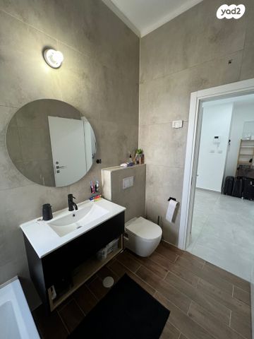 דירת גן, אריאל שרון, נווה שרון / שער העיר, נתיבות