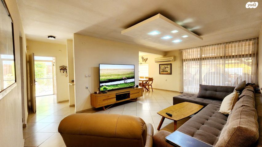 דו משפחתי, החרמון 7, רובע א', אריאל