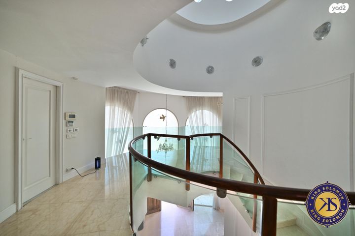 דו משפחתי, סביון