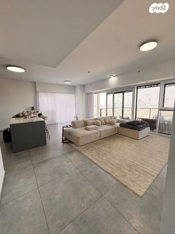 דירה, אריאל שרון 10, סיטי, גבעתיים