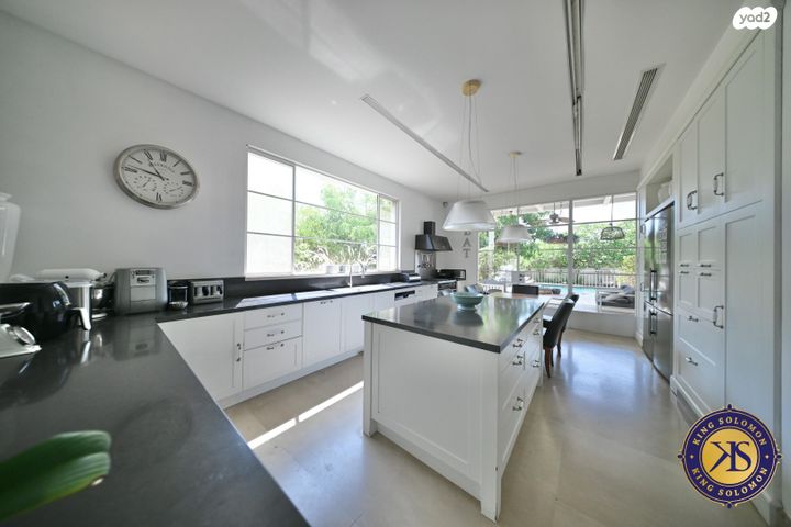 דו משפחתי, סביון